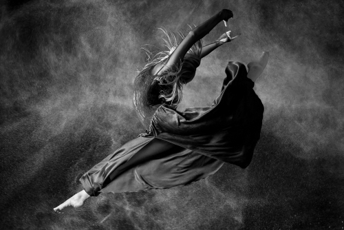 Female dancer, expressive, dramatic dance jump. 