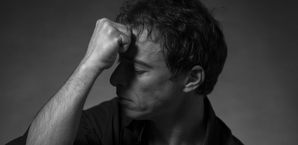 man putting fist on head