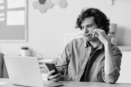 ​​Creative Burnout Symptoms: When Creativity Starts to Feel Heavy Instead of Alive